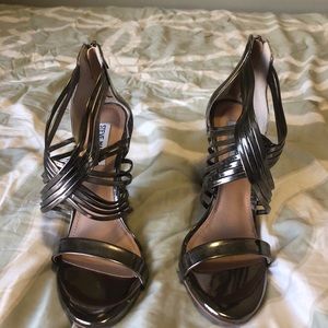 Cross design sliver heels size 8